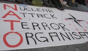 pancarta_anti-otan_estrasburg_abril-20092